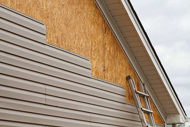 Professional Siding Installation technician working in Hudson, NC